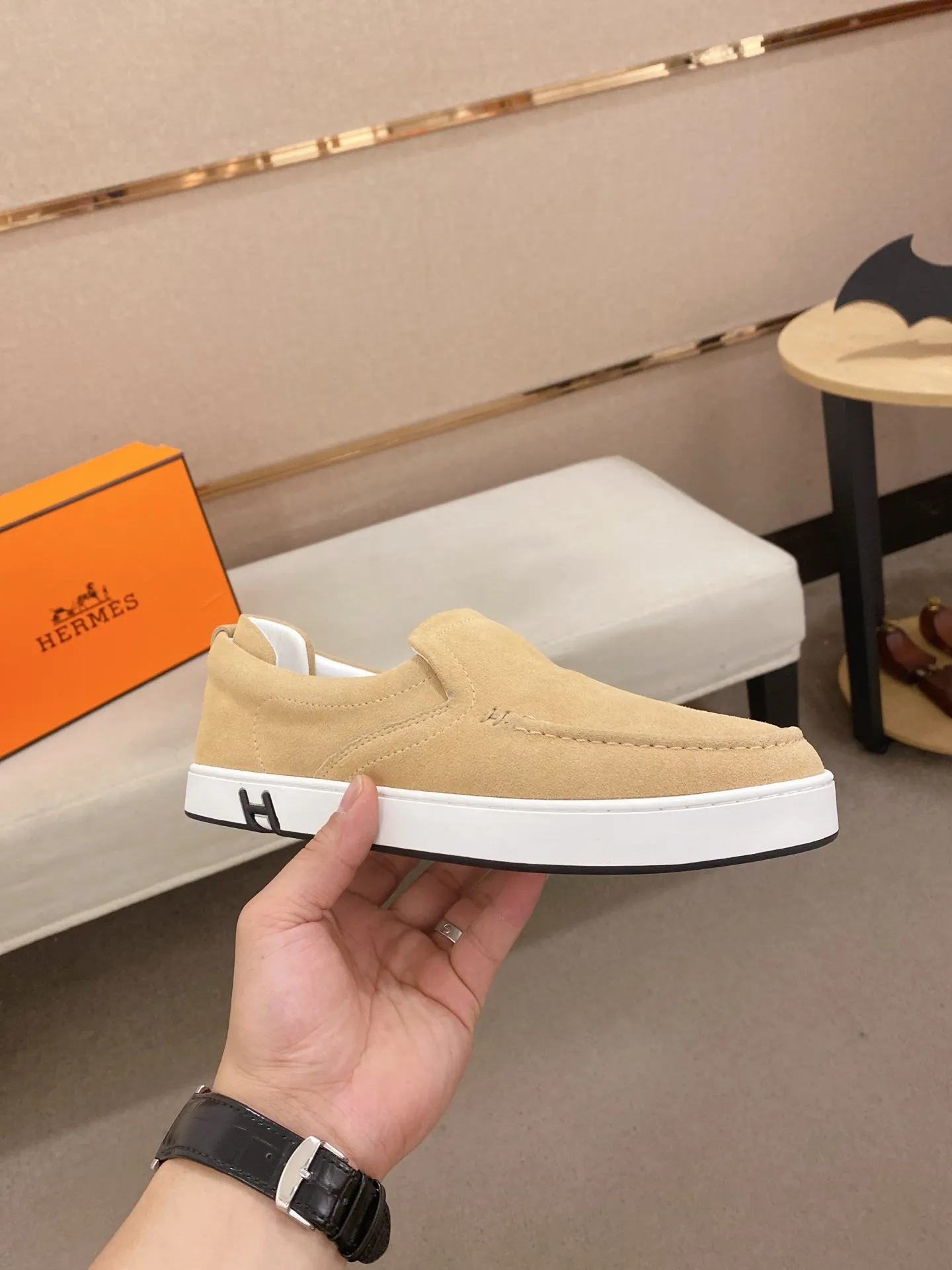 Men's clothing and shoes💰: 442💰《HERMES》【Classic original single version】Hermès; top 🔝purchase agent🔍🔍men's latest 🇺🇸 counter sales simultaneously, imported from Italy original ▲▲cowhide ▲▲ (high-end, nobility, class) ) Exquisite workmanship (Italian 🇮🇹 imported water-dyed 🐂 cowhide lining) sole: original sole provided by the original factory, ⚠️exclusive double-layer activity·TPR·rubber·combined molded outsole; super comfortable·wear-resistant·non-slip·environmental protection The real thing is more beautiful if you take the real thing (high quality, follow the order). You can enter and exit the counter at will * Number of yards: 38-44 (45 can be customized and cannot be returned or exchanged)